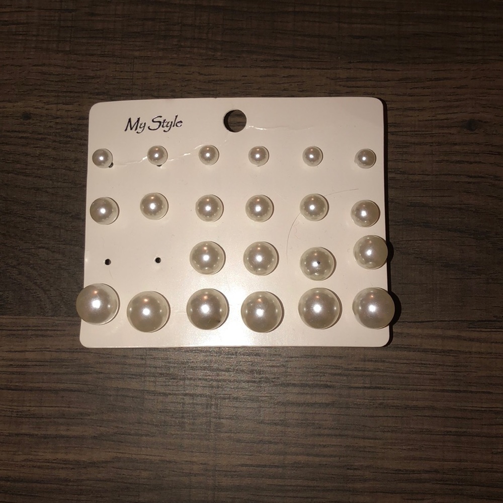 11 pairs of pearl earrings